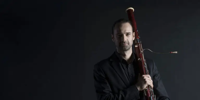 Philipp Tutzer, Solofagottist des Mozarteumorchesters, präsentiert seine CDs und spielt Live-Musik.