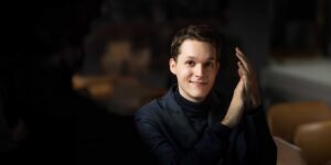 Lukas Sternath spielt Mozart bei einer Mozart Matinee bei den Salzburger Festspielen mit dem Mozarteumorchester Salzburg